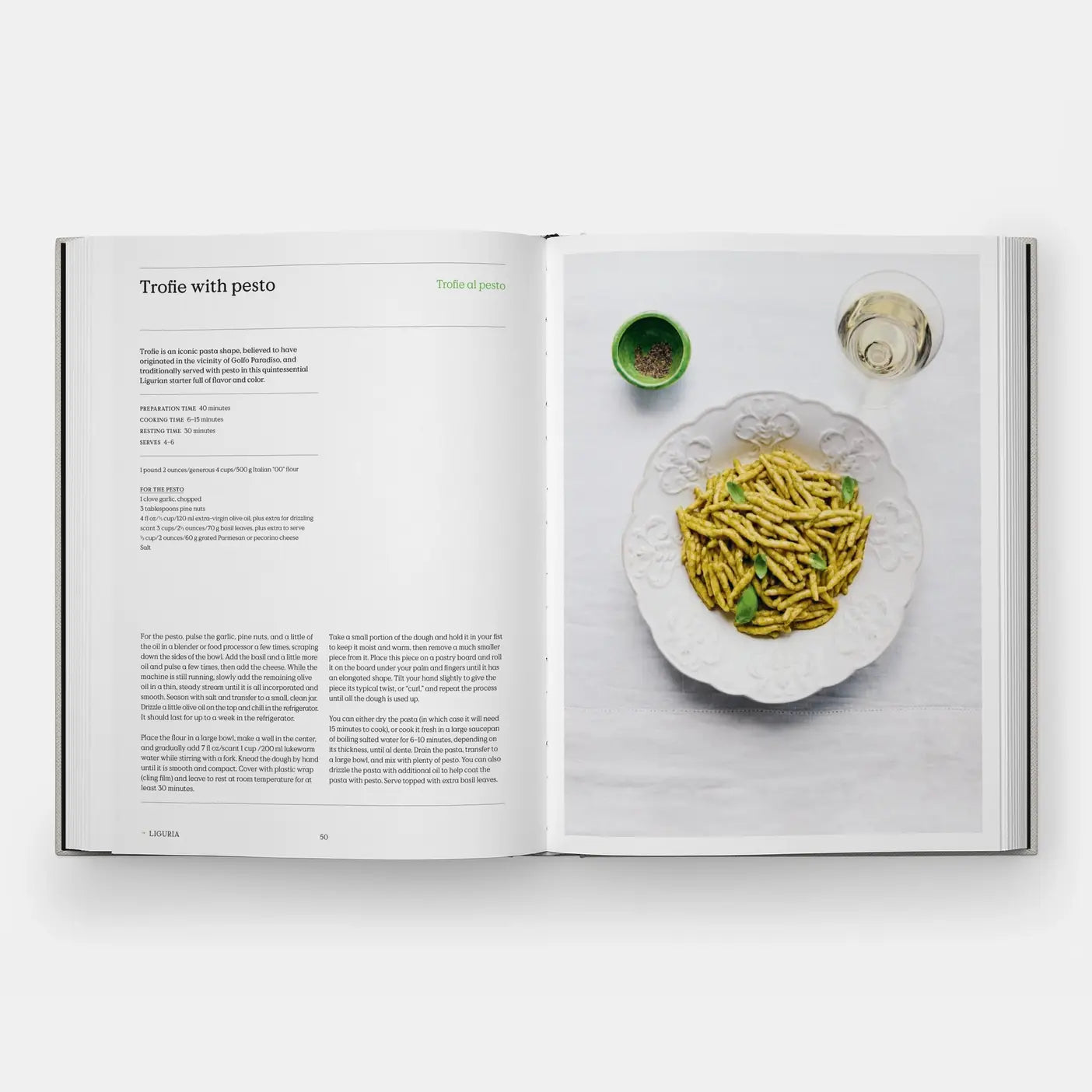 The Regional Italian Cookbook: Recipes from The Silver Spoon