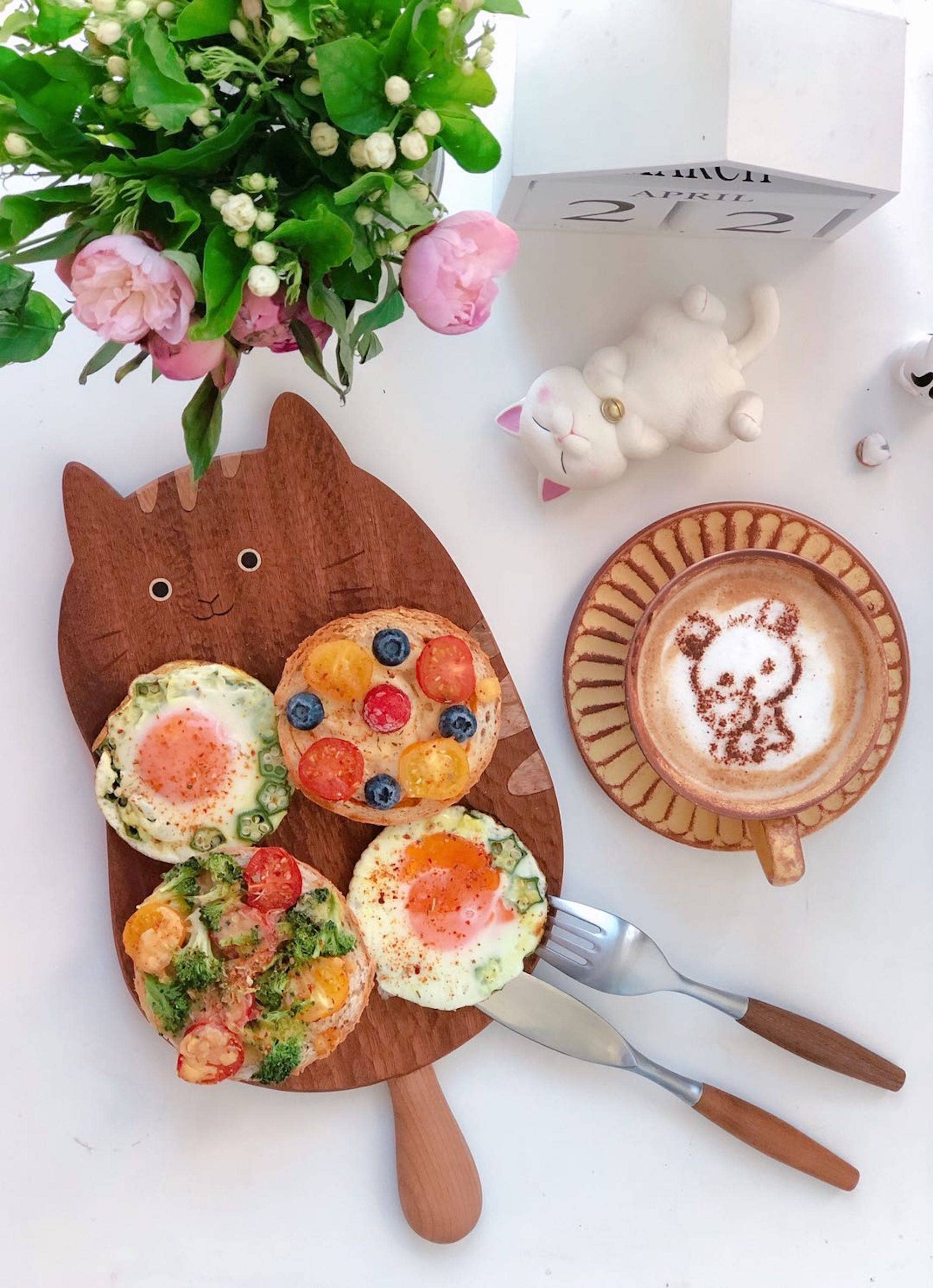 Hand Carved Serving Board - Cute cat /Handmade