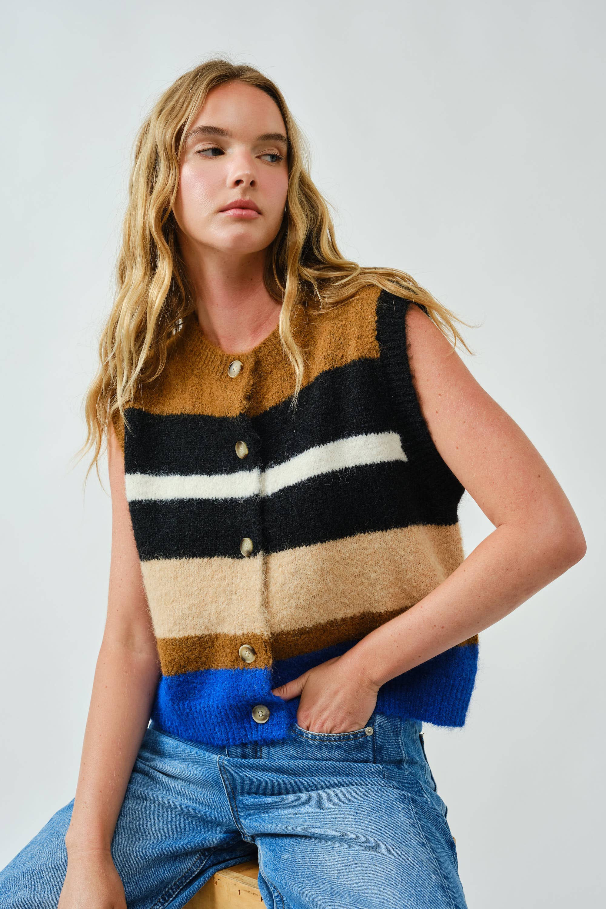 AJT5209 SOFT PULLOVER MULTICOLOR STRIPED SWEATER VEST