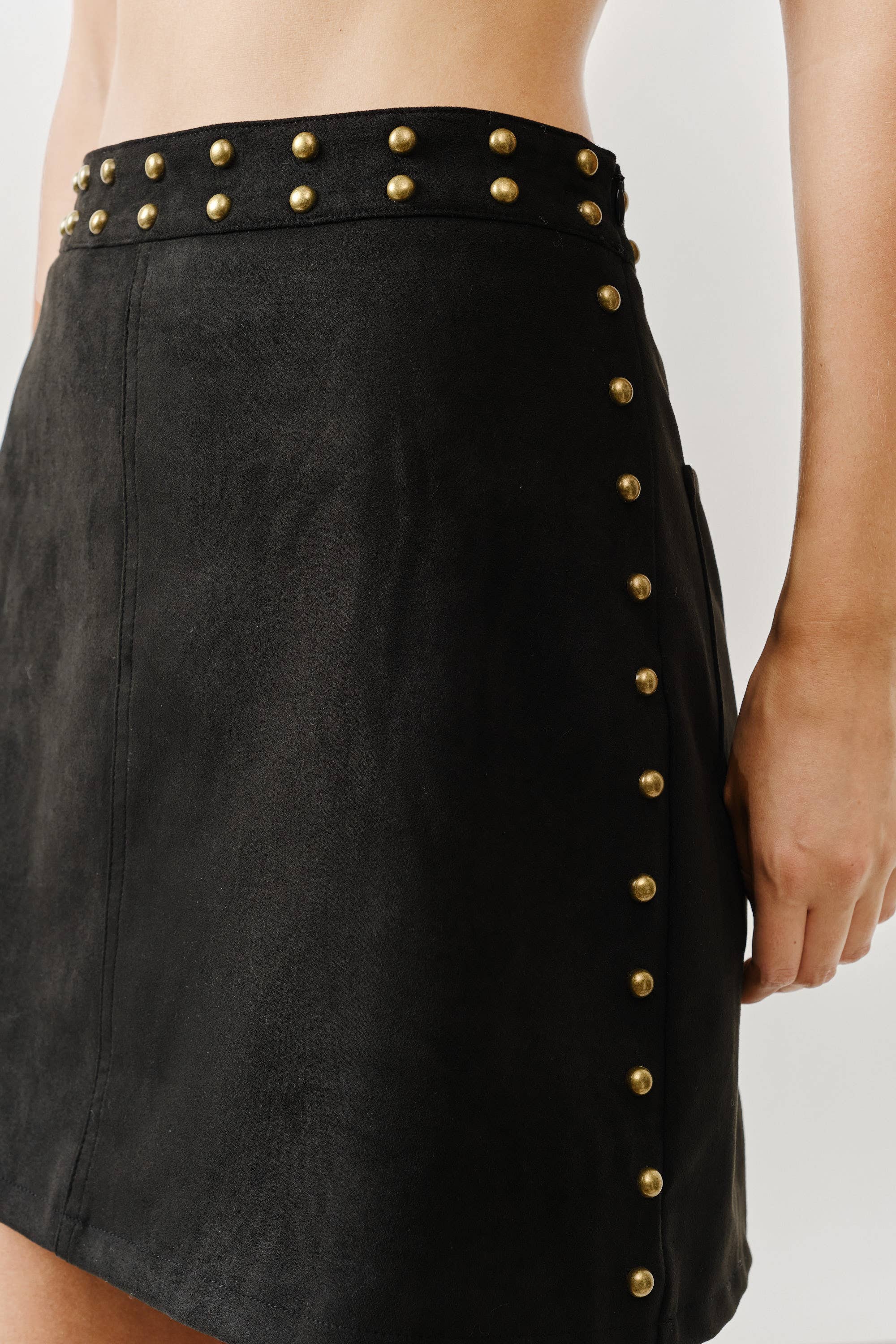 MAS3292 SUEDE MINI SKIRT W/BRASS STUDS