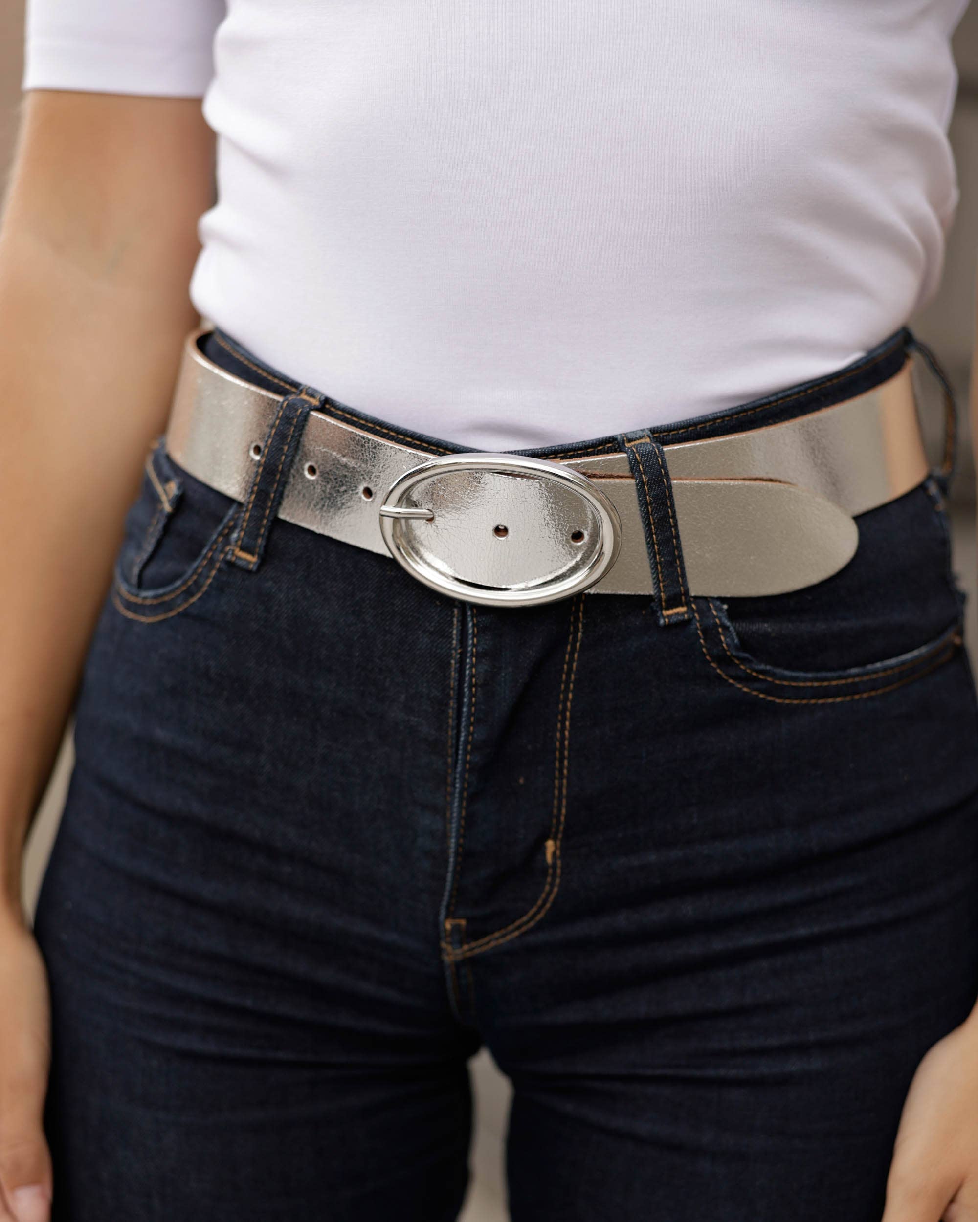 Chi | Metallic Leather Belt with Sleek Oval Buckle