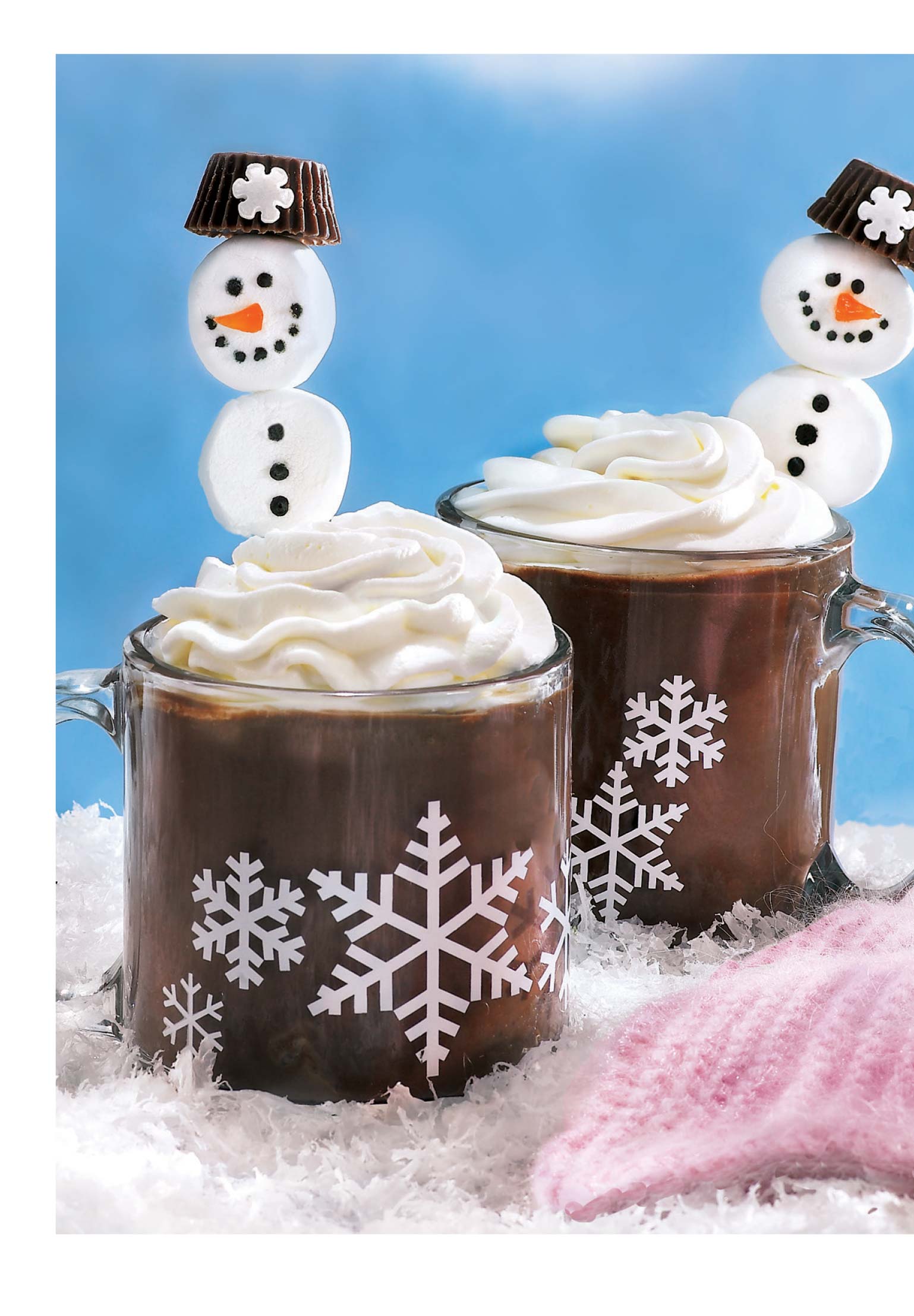 Woman’s World - Holiday Food & Fun (Digest Sized): 68 Festive Recipes, Easy Christmas Dinner, Cookies, Cocoa, Winter Cakes, Santa's Candy Shop, Appetizers, Cocktails, DIY Gifts, Crafts & New Year's!