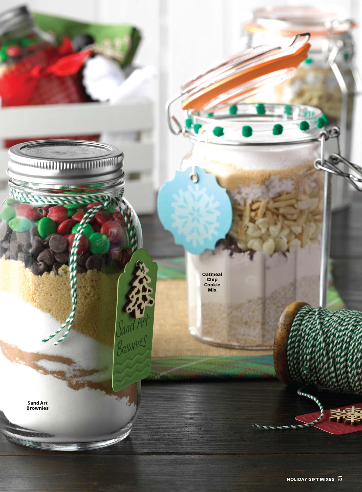 Taste of Home - Holiday Cookies & Baking: 105 Merry & Bright Treats, Desserts, Cutouts, No-Bakes, Bars, Candies, Cakes, Pies, Oven-Fresh Breads, Gift Mixes, Drop Delights, Shaped Sensations & More!