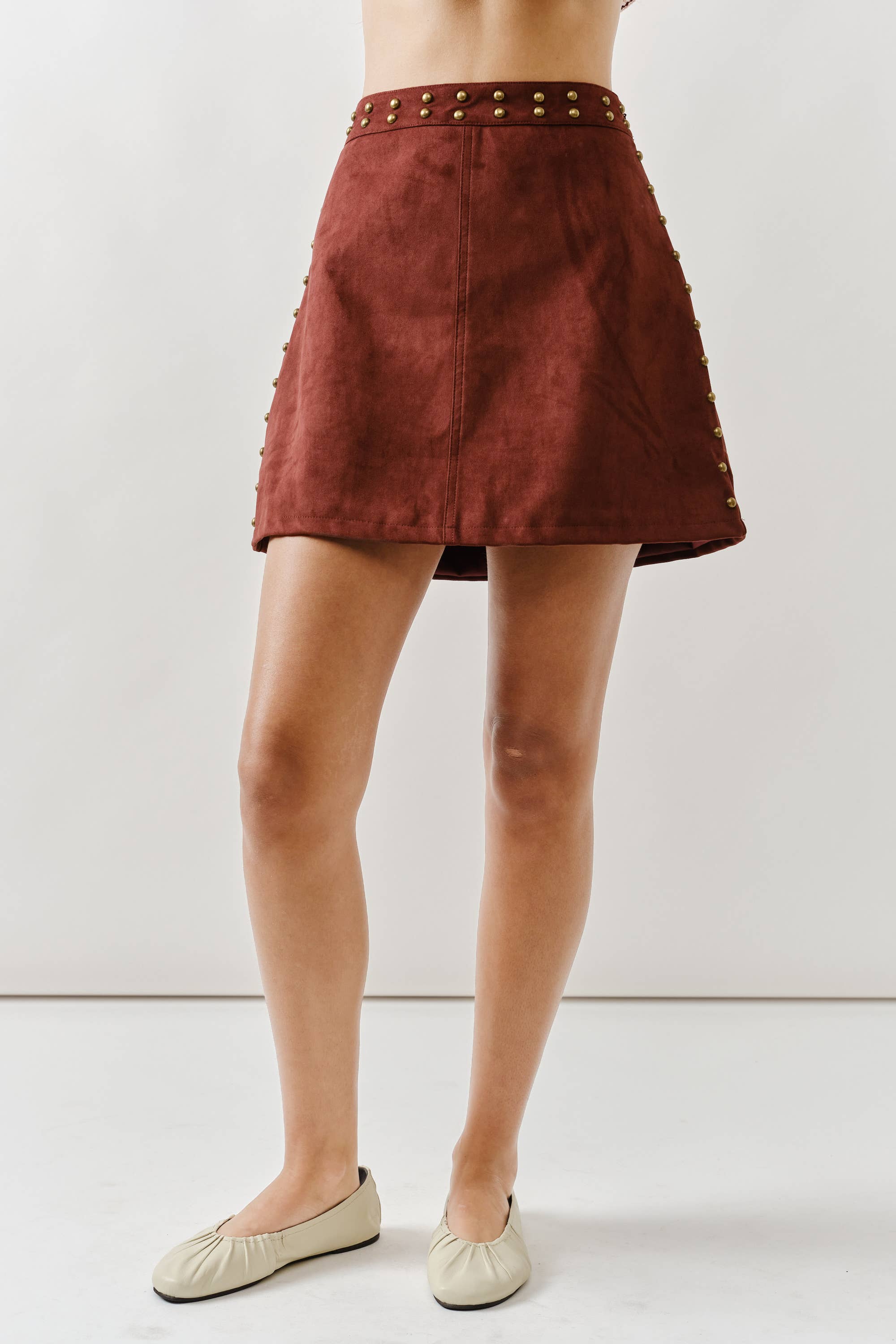 MAS3292 SUEDE MINI SKIRT W/BRASS STUDS