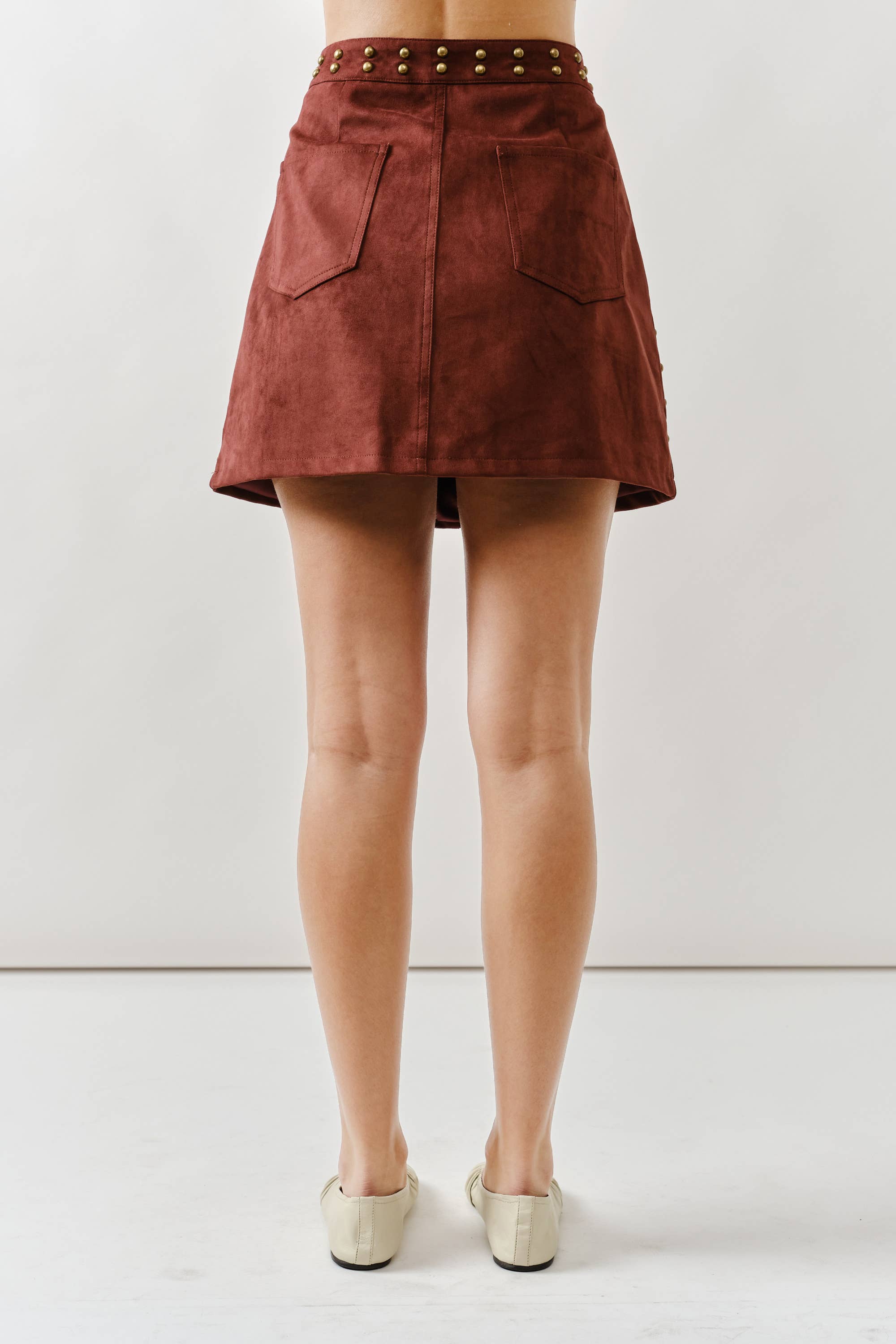 MAS3292 SUEDE MINI SKIRT W/BRASS STUDS