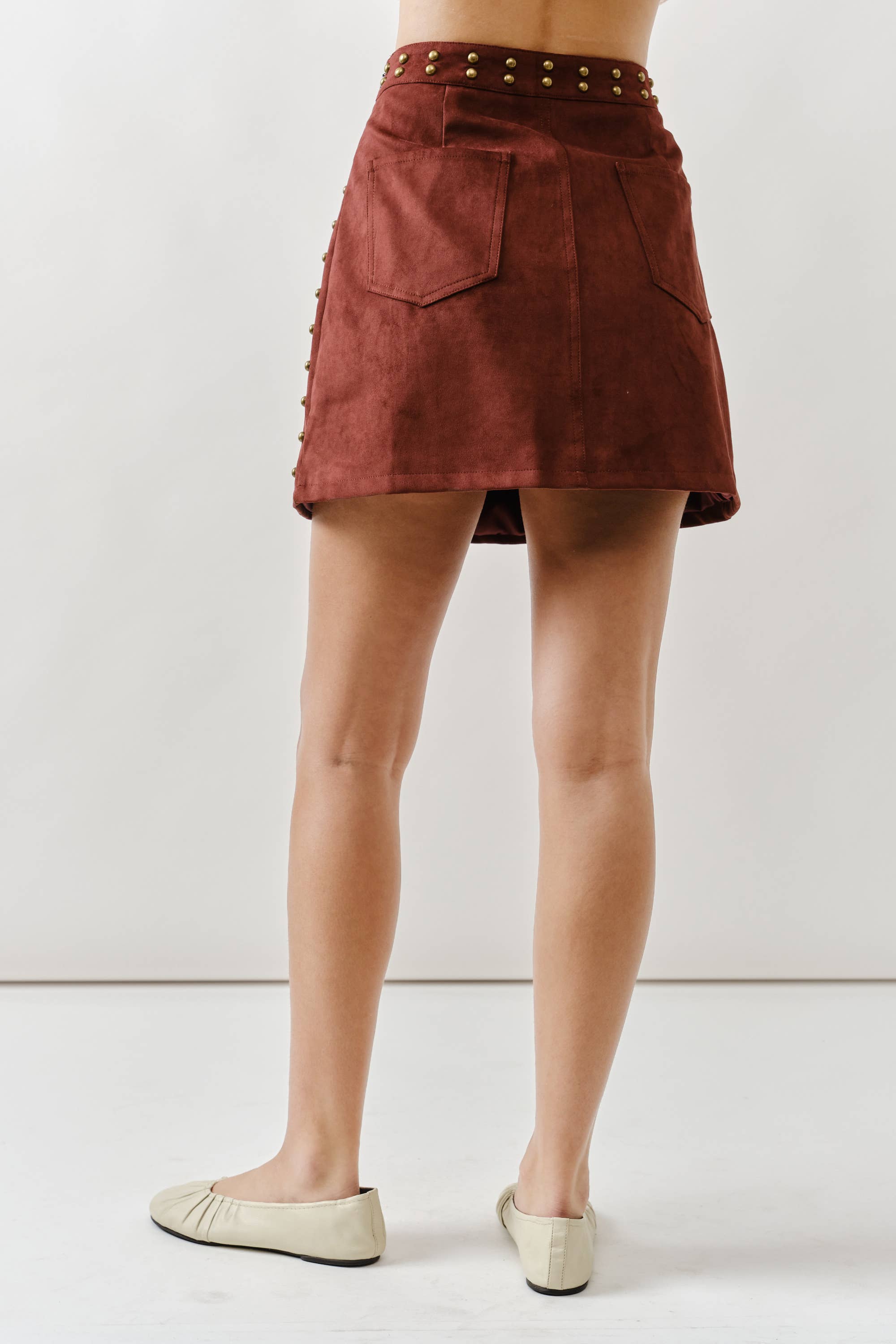 MAS3292 SUEDE MINI SKIRT W/BRASS STUDS