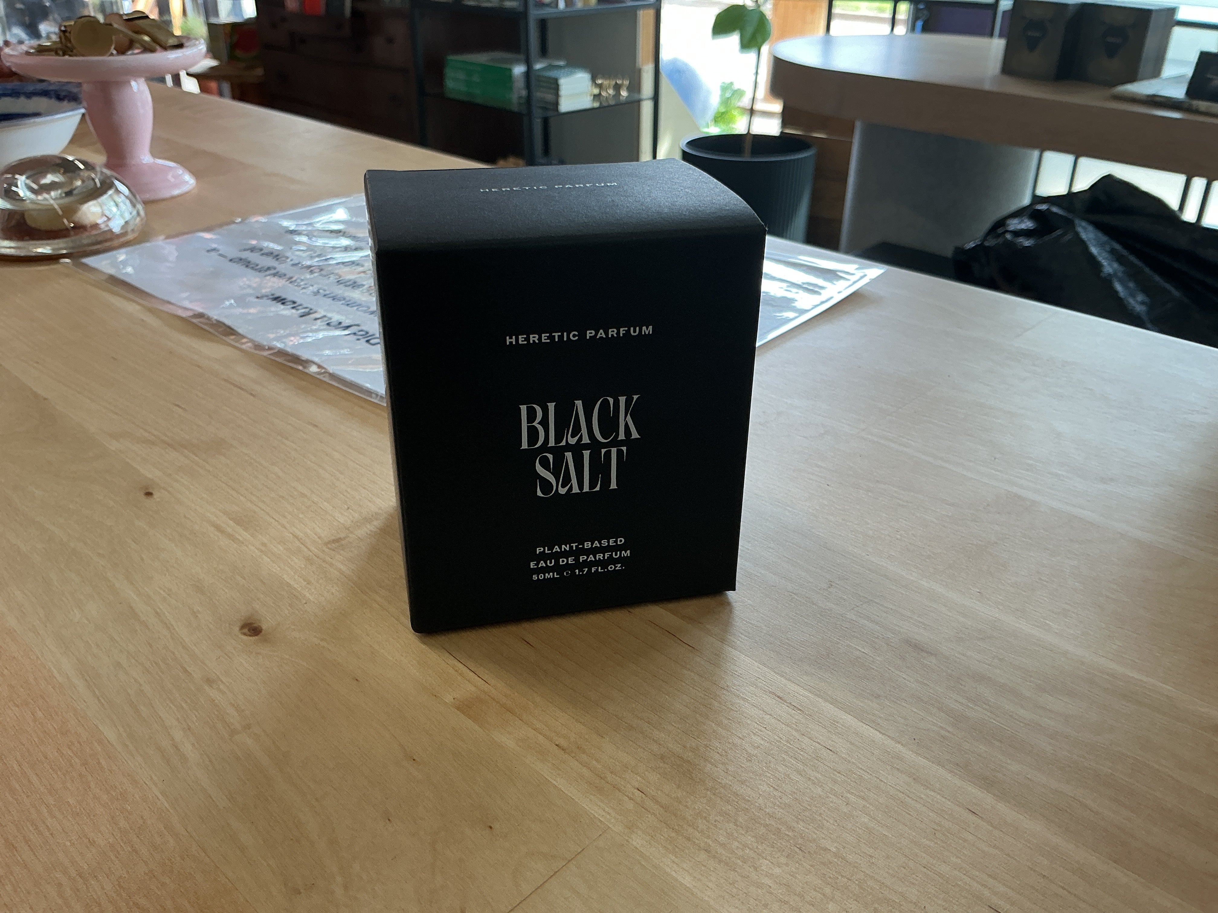 Heretic black salt parfum 1.7 fl oz