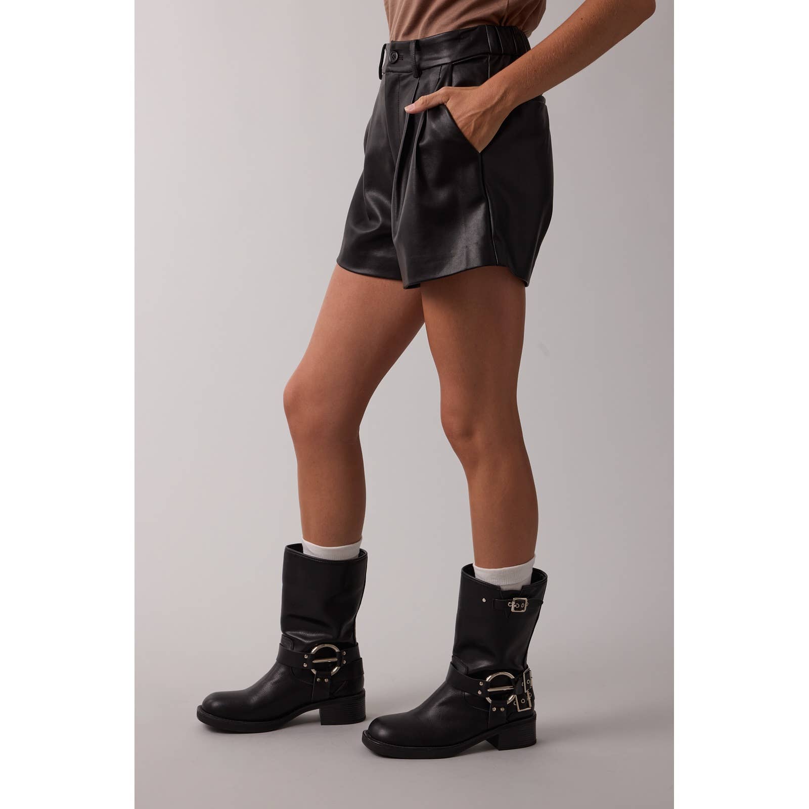 LEATHER SHORTS / WL25-11224