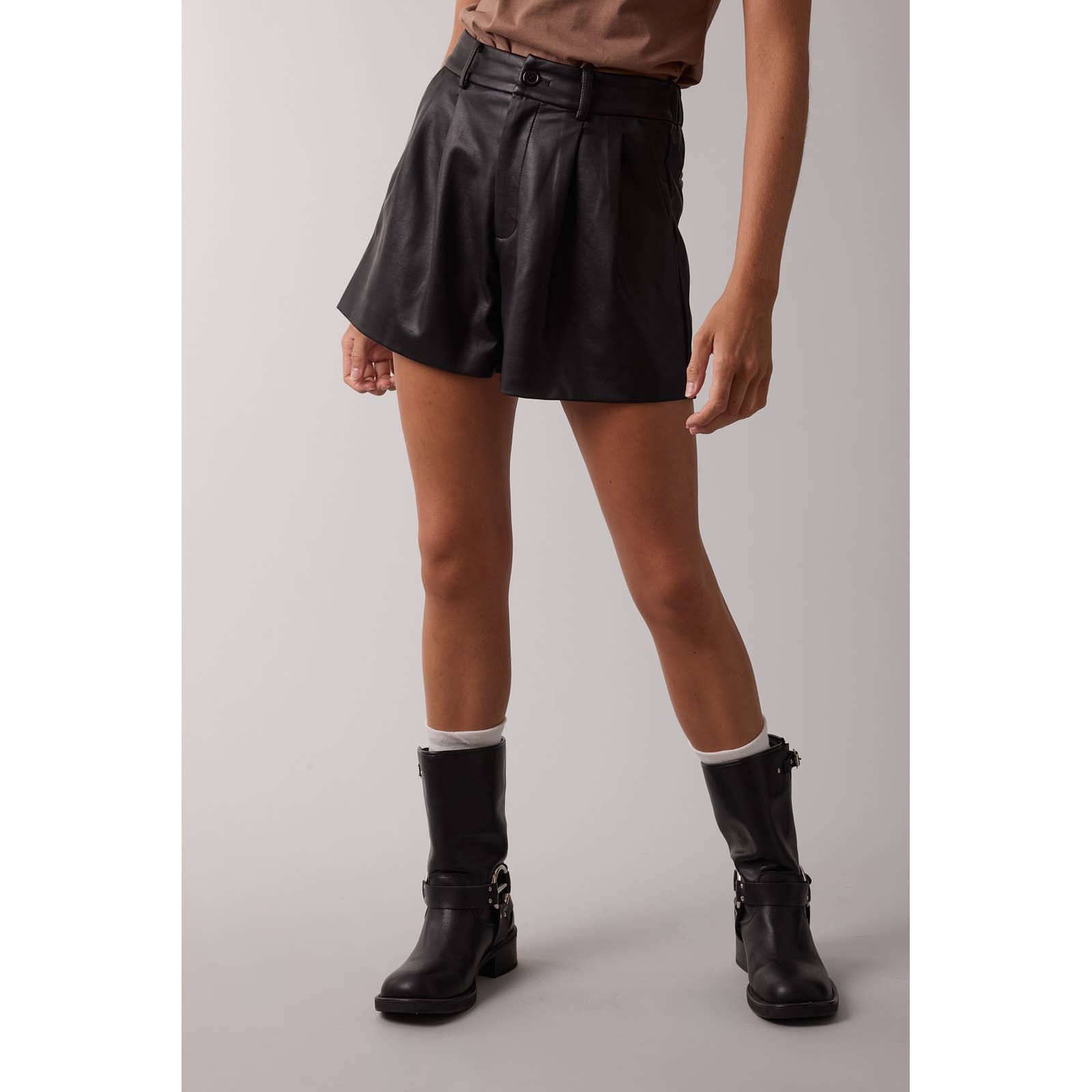 LEATHER SHORTS / WL25-11224
