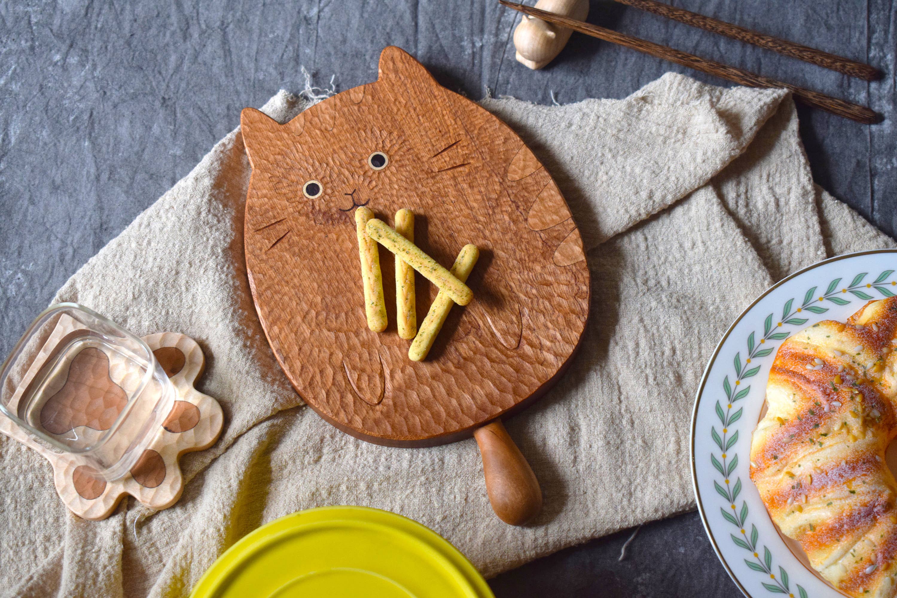 Hand Carved Serving Board - Cute cat /Handmade
